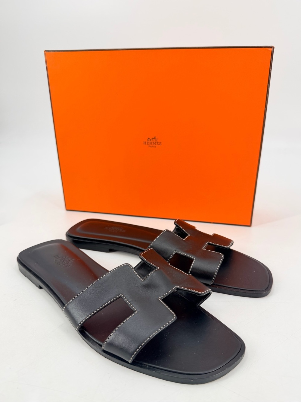 Hermes Oran Black Contrast Stitch Leather Sandals 39.5